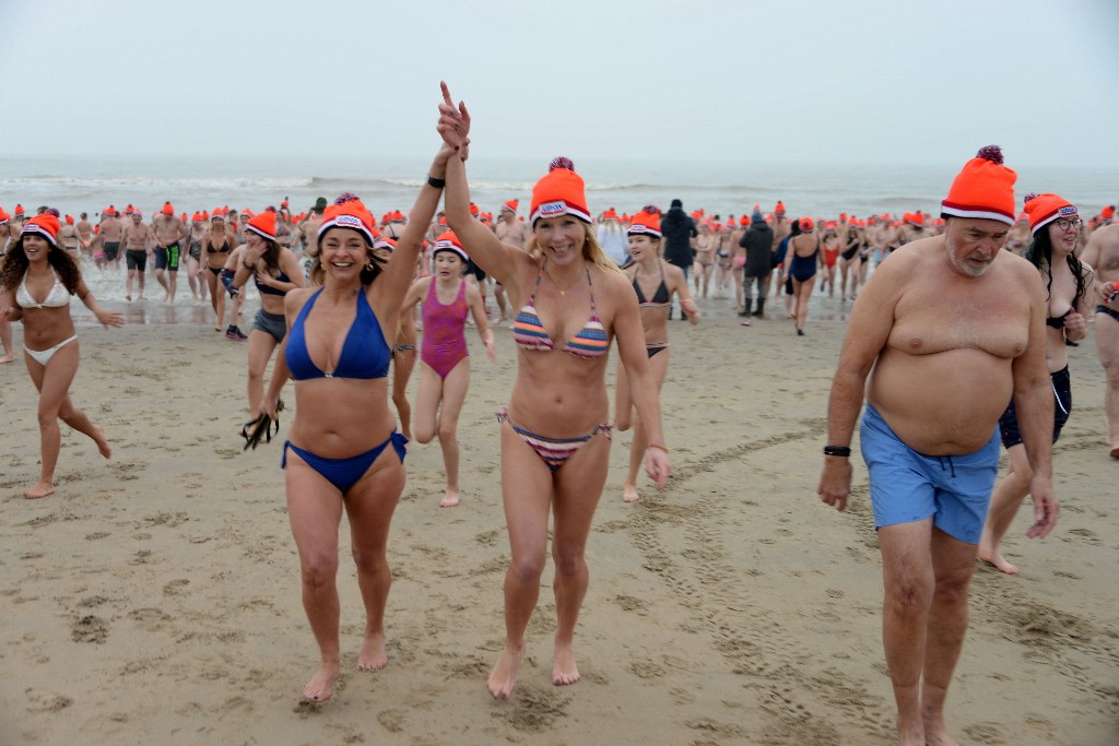 ../Images/Nieuwjaarsduik Noordwijk 2020 076.jpg